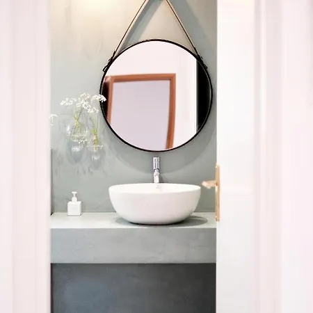 Zen Minimal Luxury Housing Τυρός